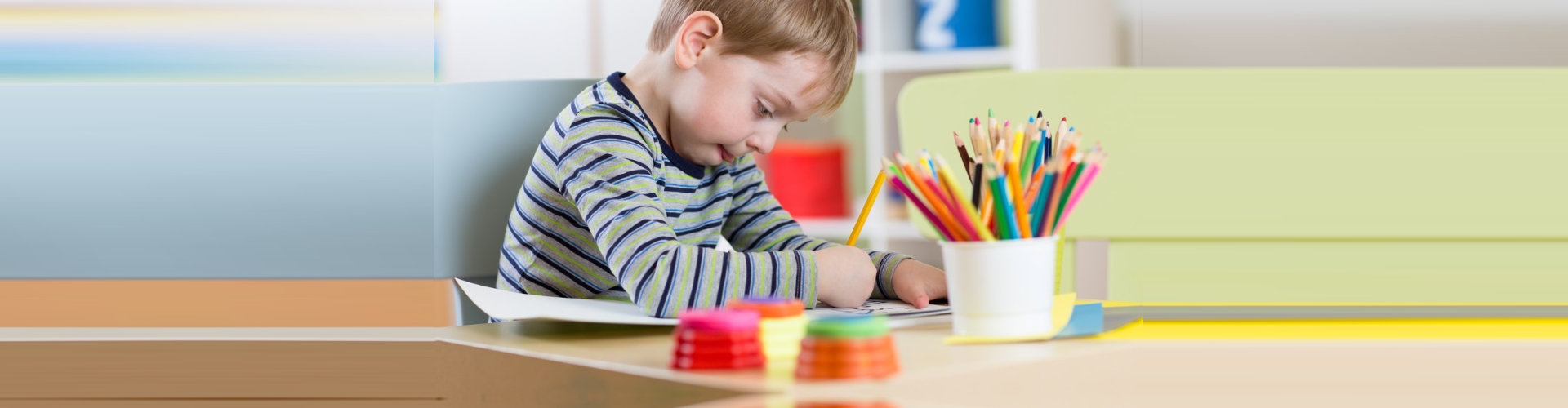 kid drawing using color pencil